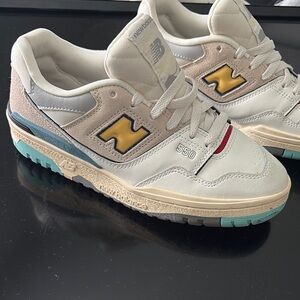 New Balance 550 Sneakers - Cream and Gold